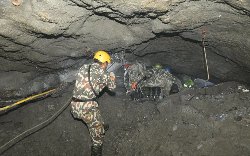 रसुवा बाढी: चिलिमे सुरुङमा उद्धार टोली १५० मिटरभित्र पुग्यो