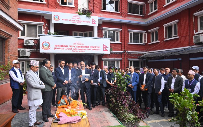 अर्थमन्त्रीले बाढीले मृत्यु भएका भन्सार अधिकृत शर्माप्रति श्रद्धाञ्जली दिए, अज्ञात कर्मचारीहरूको अवस्थाप्रति चिन्ता व्यक्त